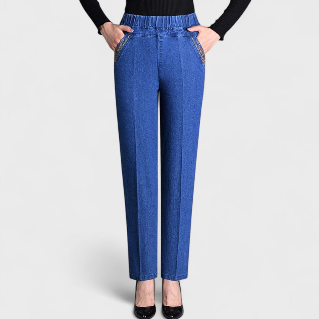 Maira – Tidløse jeans med komfort og funksjonalitet