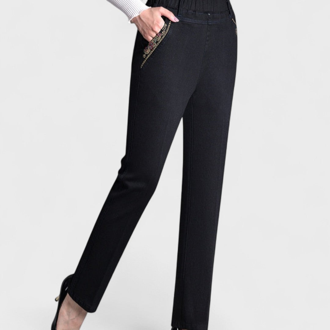 Maira – Tidløse jeans med komfort og funksjonalitet